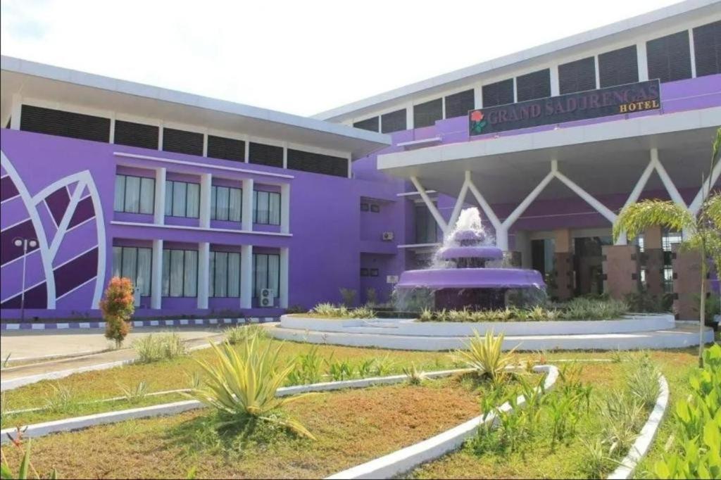 Kyriad Sadurengas Hotel Tanah Grogot Exterior photo