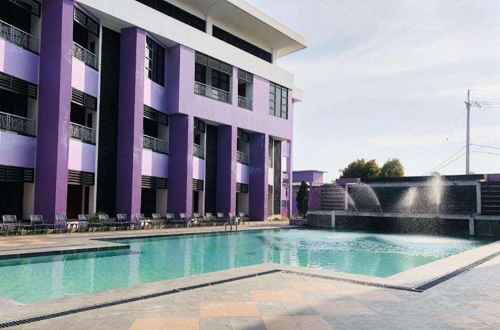 Kyriad Sadurengas Hotel Tanah Grogot Exterior photo